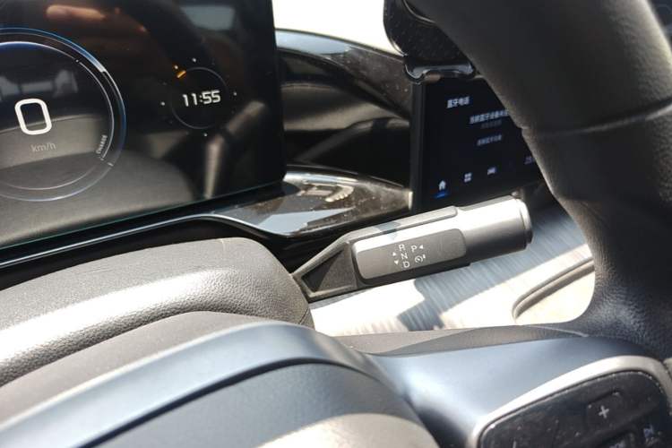 Used AION S MAX 2024 70 Star Edition 54.6 kWh Gear Lever