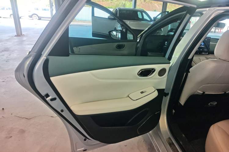 Used AION S MAX 2024 70 Star Edition Interior 8