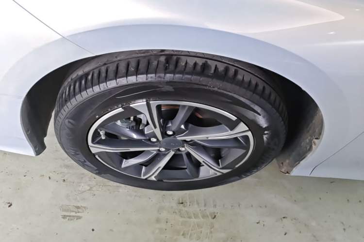 Used AION S MAX 2024 70 Star Edition 54.6 kWh Left Front Wheel Hub