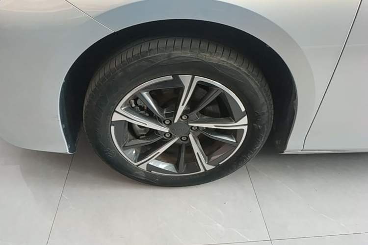 Used AION S MAX 2024 70 Star Edition 54.6 kWh Left Front Wheel Hub
