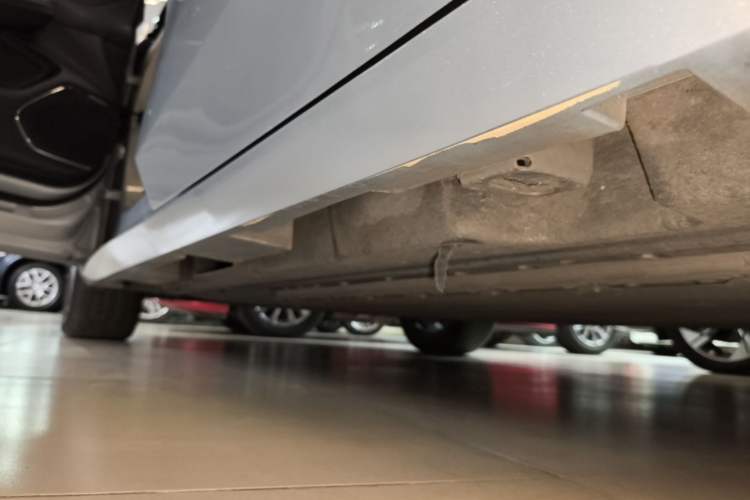 Used AION S MAX 2024 70 Star Edition 54.6 kWh Left Side Sill