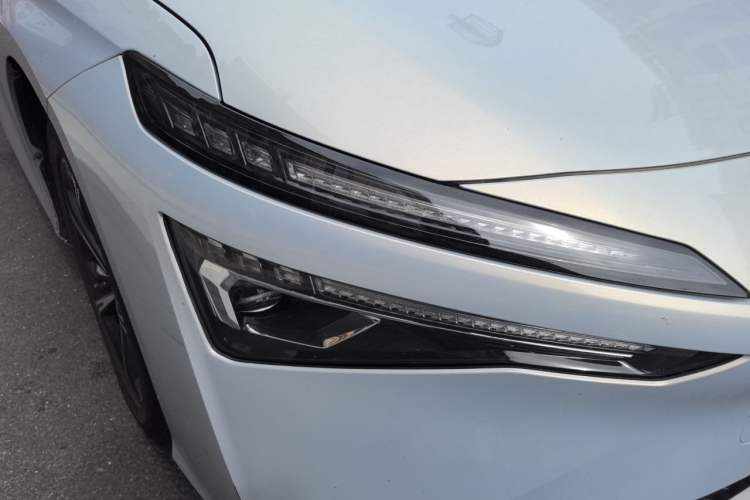Used AION S MAX 2024 70 Star Edition 54.6 kWh Right Front Headlight