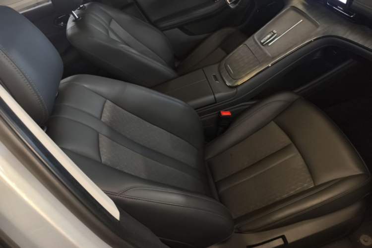 Used AION S MAX 2024 70 Star Edition 54.6 kWh Right Front Seat