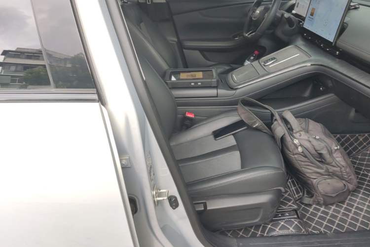 Used AION S MAX 2024 70 Star Edition 54.6 kWh Right Front Seat