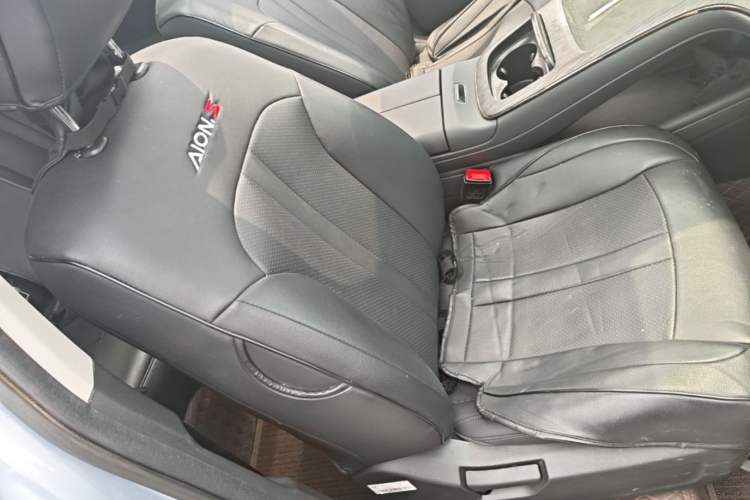 Used AION S MAX 2024 70 Star Edition 54.6 kWh Right Front Seat