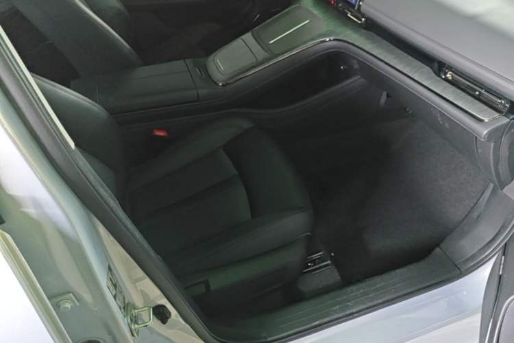 Used AION S MAX 2024 70 Star Edition 54.6 kWh Right Front Seat
