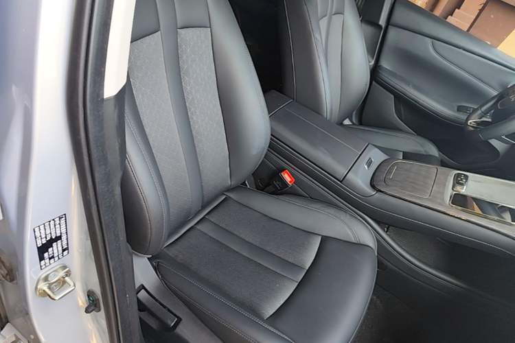 Used AION S MAX 2024 70 Star Edition 54.6 kWh Right Front Seat