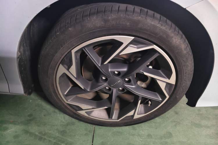 Used AION S MAX 2024 80 Xinghan Edition Ternary Lithium Right Front Wheel Hub
