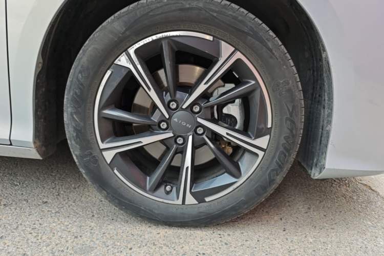 Used AION S MAX 2024 70 Star Edition 54.6 kWh Right Front Wheel Hub