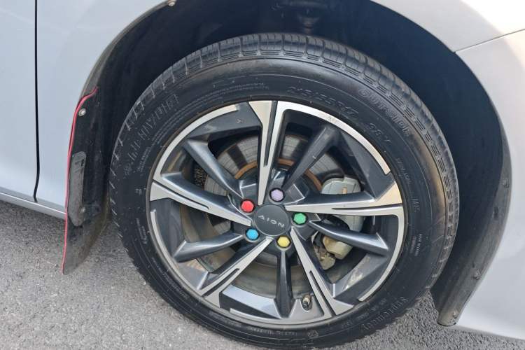 Used AION S MAX 2024 70 Star Edition 54.6 kWh Right Front Wheel Hub