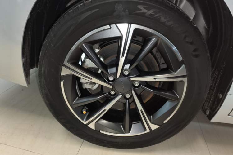 Used AION S MAX 2024 70 Star Edition 54.6 kWh Right Rear Wheel Hub
