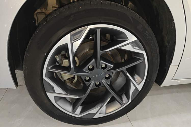 Used AION S MAX 2024 80 Xinghan Edition Ternary Lithium Right Rear Wheel Hub