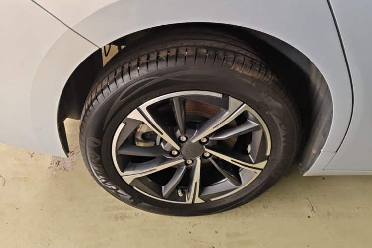 Used AION S MAX 2024 70 Star Edition 54.6 kWh Right Rear Wheel Hub