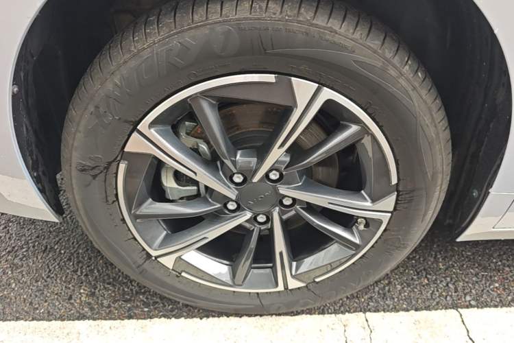 Used AION S MAX 2024 70 Star Edition 54.6 kWh Right Rear Wheel Hub