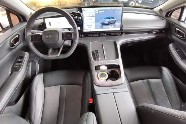 Used AION S MAX 2024 80 Star Edition Ternary Lithium Center Console