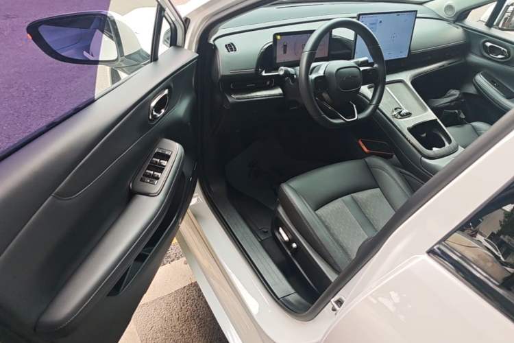 Used AION S MAX 2024 70 Star Edition 54.6 kWh Driver Seat