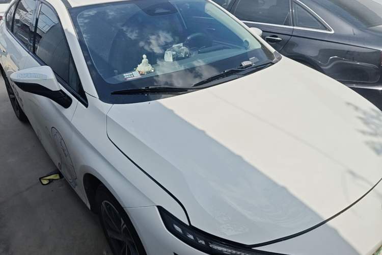 Used AION S MAX 2024 70 Star Edition 54.6 kWh Front Right 45 Deg