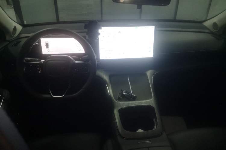 Used AION S MAX 2024 70 Star Edition 54.6 kWh Interior 2