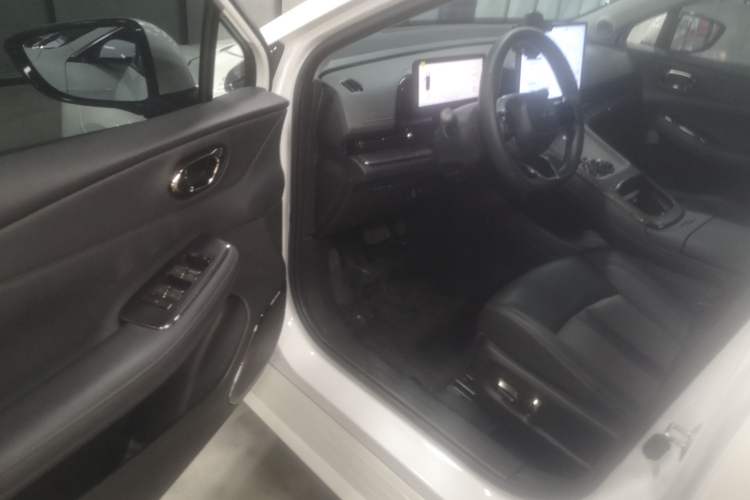 Used AION S MAX 2024 70 Star Edition 54.6 kWh Interior 3