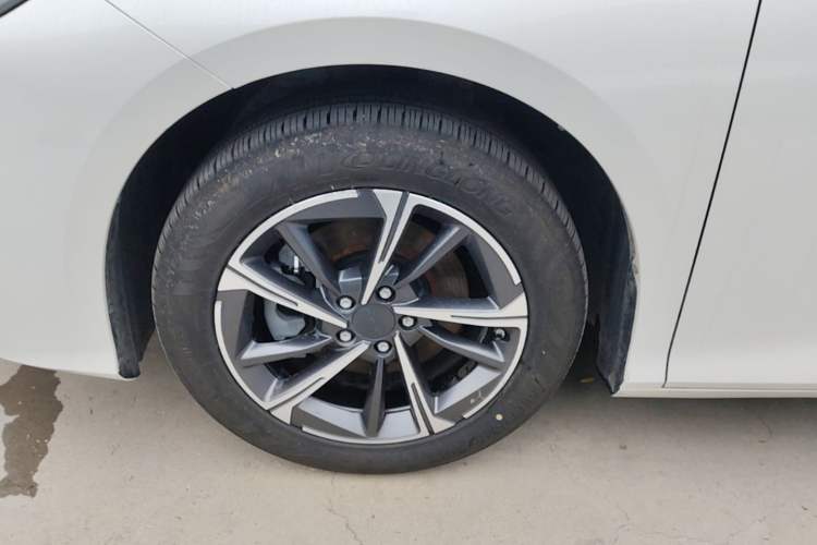 Used AION S MAX 2024 70 Executive Edition Left Front Wheel Hub