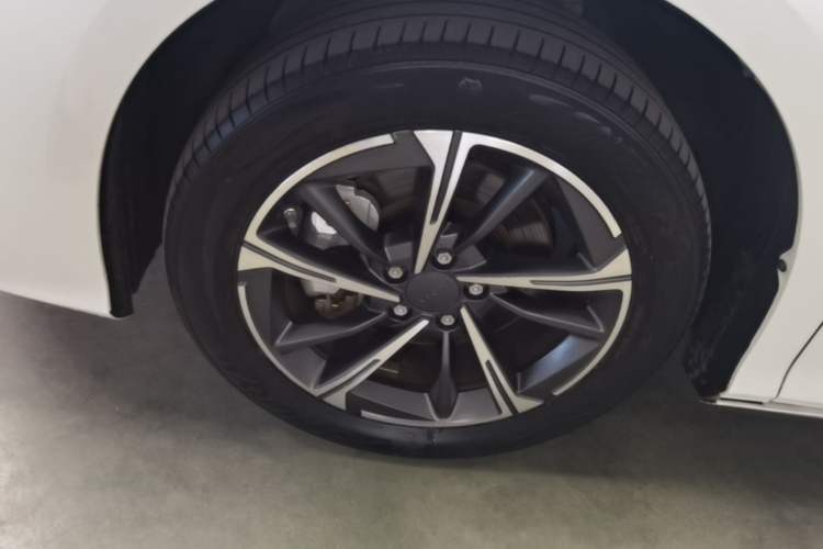 Used AION S MAX 2024 80 Star Edition Ternary Lithium Left Front Wheel Hub