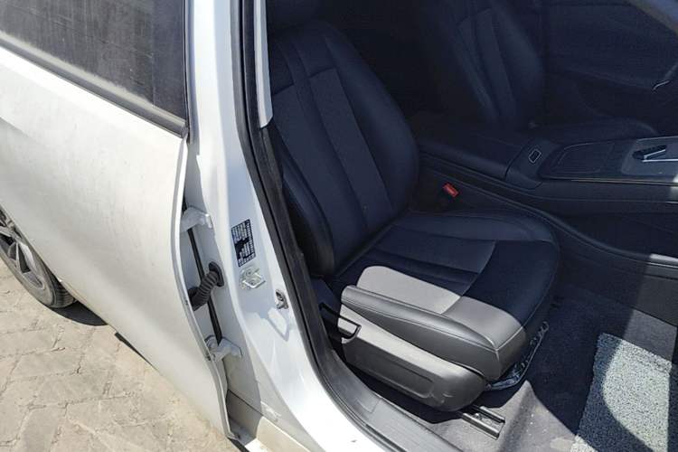 Used AION S MAX 2024 70 Star Edition 54.6 kWh Right Front Seat