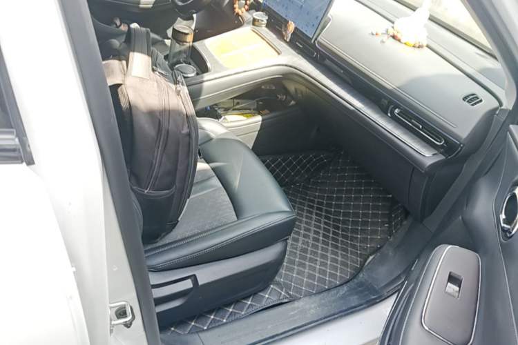 Used AION S MAX 2024 70 Star Edition 54.6 kWh Right Front Seat