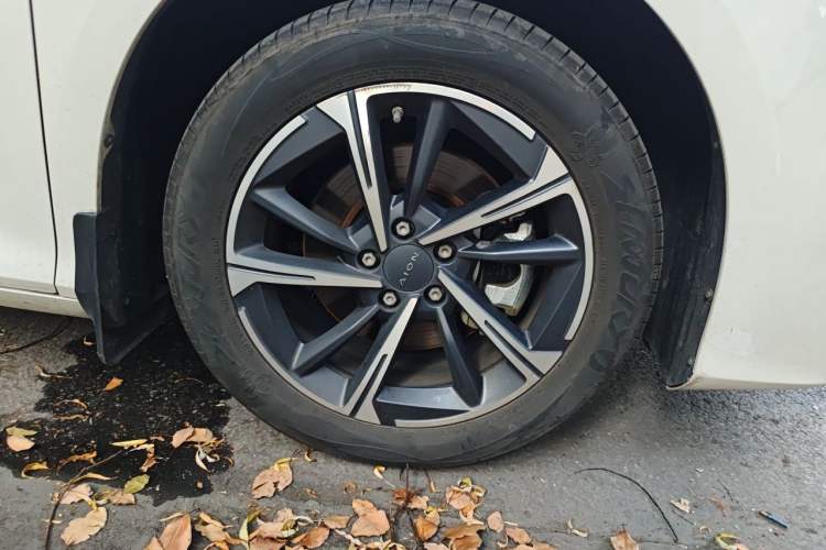 Used AION S MAX 2024 70 Star Edition 54.6 kWh Right Front Wheel Hub