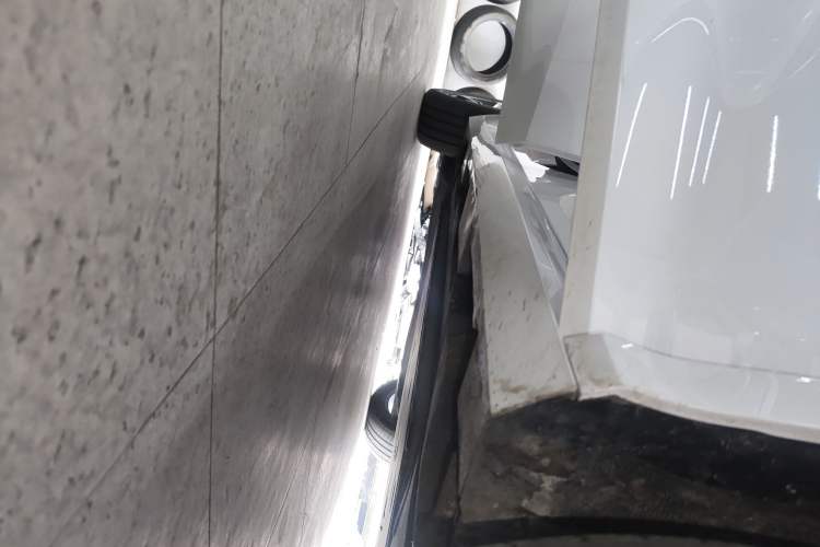 Used AION S MAX 2024 70 Star Edition 54.6 kWh Right Side Sill
