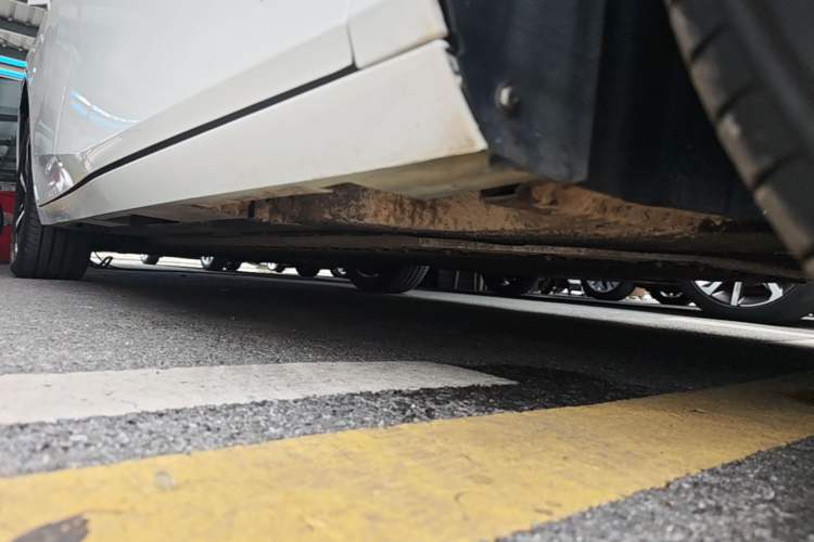 Used AION S MAX 2024 70 Star Edition 54.6 kWh Right Side Sill