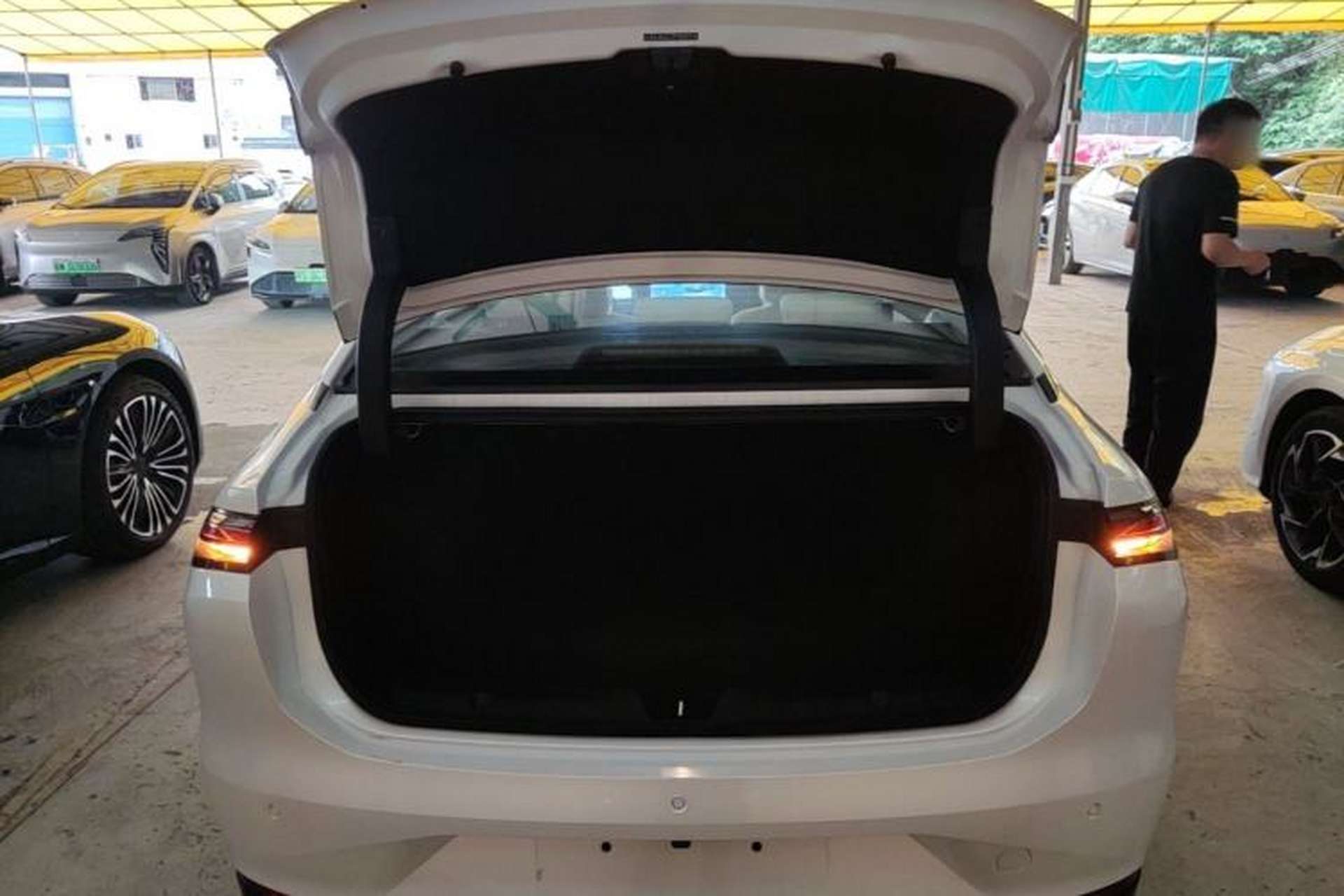 Used AION S MAX 2024 70 Star Edition Trunk