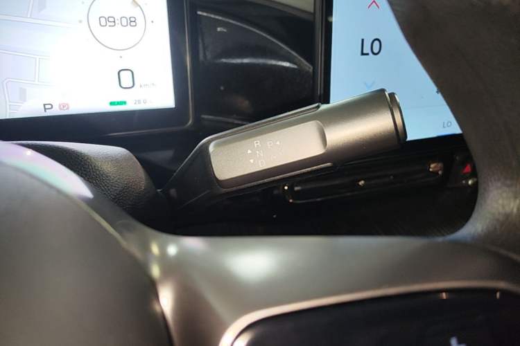 Used AION S MAX 2025 70 Star Edition 53.7 kWh Gear Lever