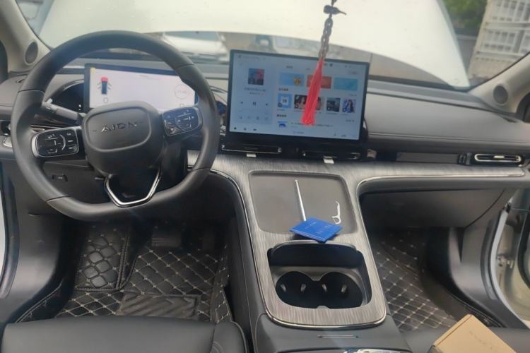 Used AION S MAX 2025 70 Star Edition 53.7 kWh Center Console