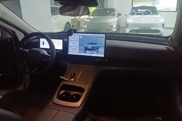 Used AION S MAX 2025 70 Star Edition 53.7 kWh Center Console