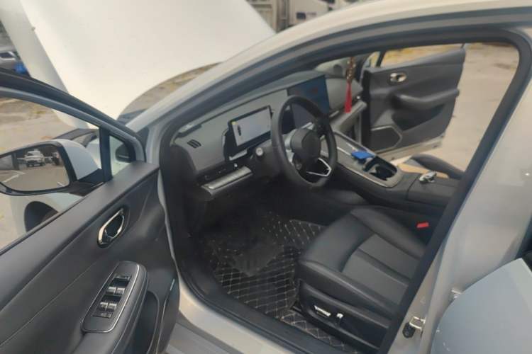 Used AION S MAX 2025 70 Star Edition 53.7 kWh Driver Seat