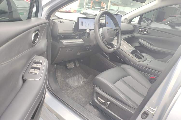 Used AION S MAX 2025 70 Star Edition 53.7 kWh Driver Seat