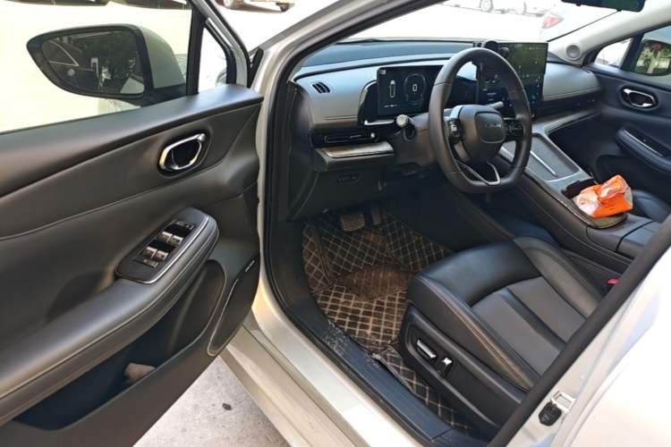 Used AION S MAX 2025 70 Star Edition 53.7 kWh Driver Seat