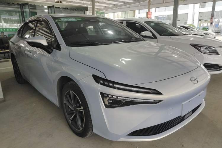 Used AION S MAX 2025 70 Star Edition 53.7 kWh Front Right 45 Deg