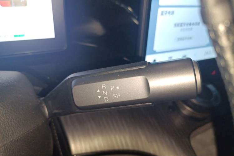 Used AION S MAX 2025 70 Star Edition 53.7 kWh Gear Lever