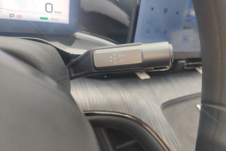 Used AION S MAX 2025 70 Star Edition 53.7 kWh Gear Lever