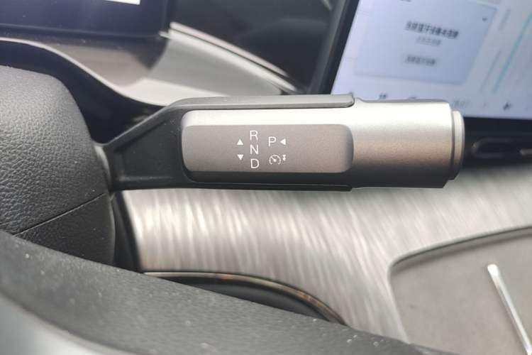 Used AION S MAX 2025 70 Star Edition 53.7 kWh Gear Lever