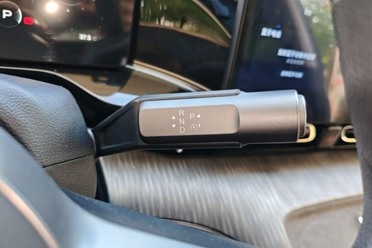 Used AION S MAX 2025 70 Star Edition 53.7 kWh Gear Lever
