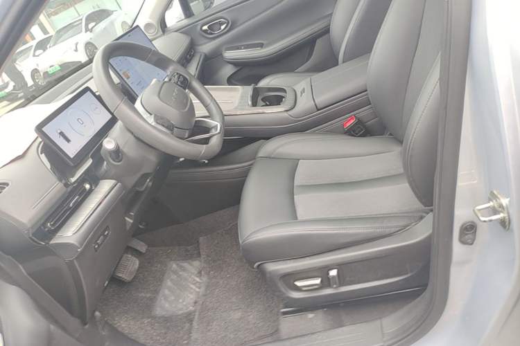 Used AION S MAX 2025 70 Star Edition 53.7 kWh Left Front Seat