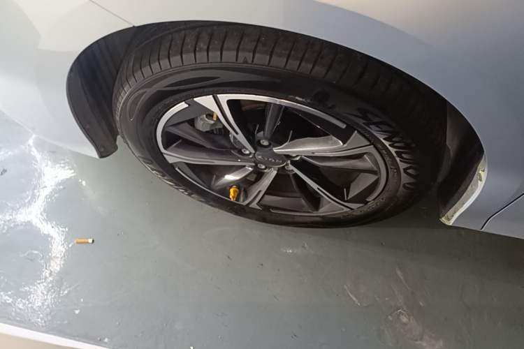 Used AION S MAX 2025 70 Star Edition 53.7 kWh Left Front Wheel Hub