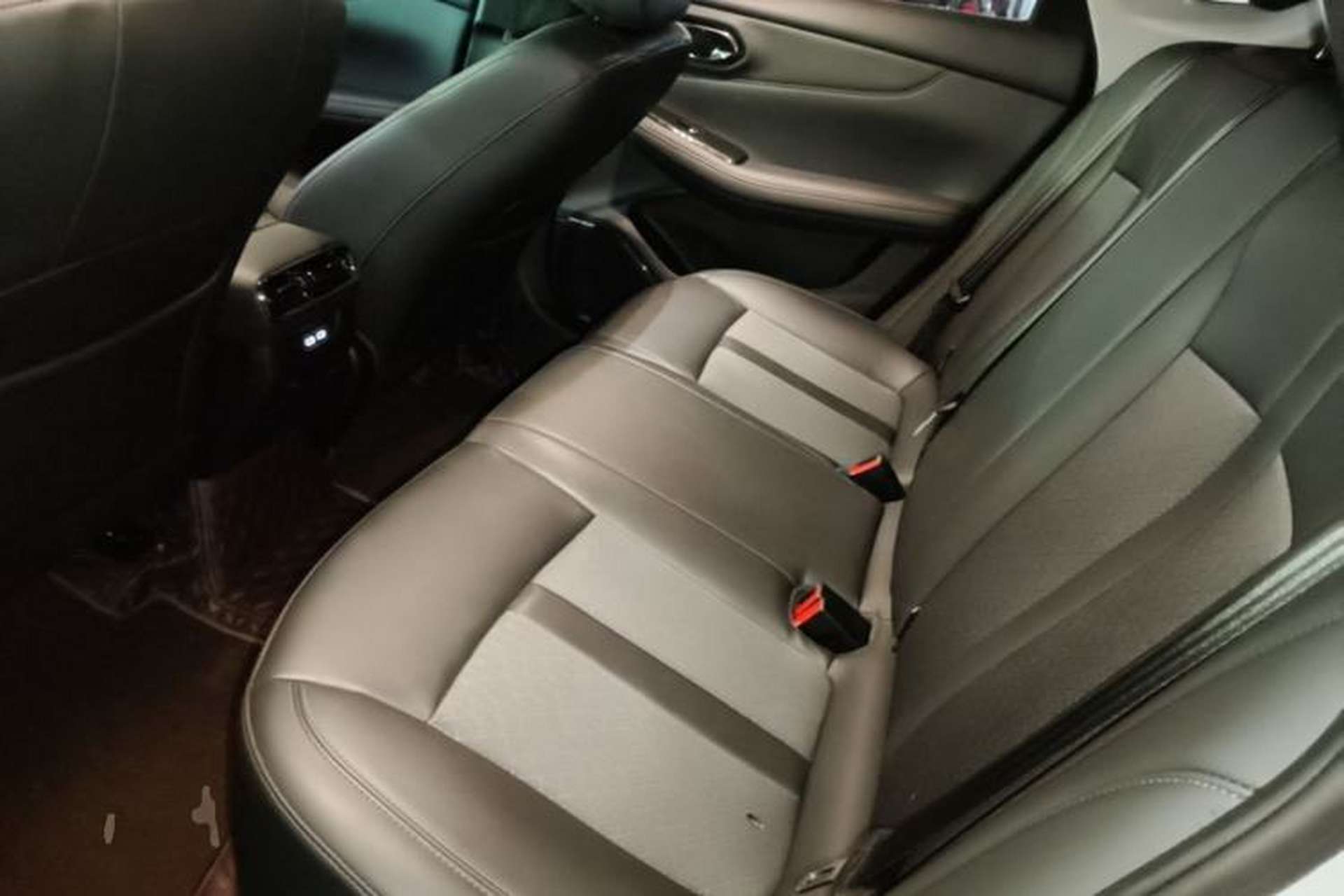 Used AION S MAX 2025 70 Star Edition 53.7 kWh Left Rear Seat