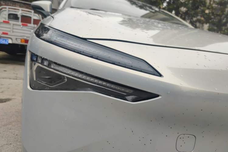 Used AION S MAX 2025 70 Star Edition 53.7 kWh Right Front Headlight
