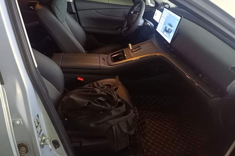 Used AION S MAX 2025 70 Star Edition 53.7 kWh Right Front Seat