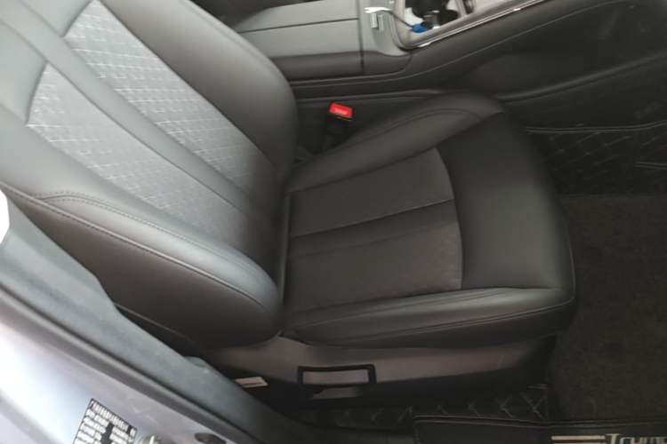 Used AION S MAX 2025 70 Star Edition 53.7 kWh Right Front Seat