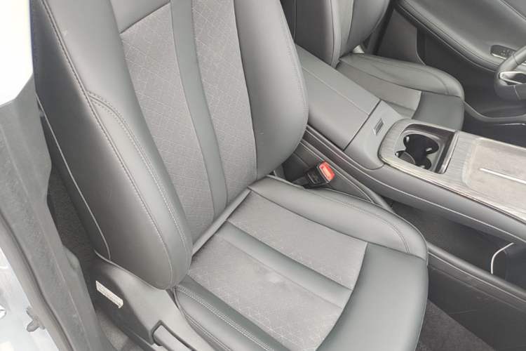 Used AION S MAX 2025 70 Star Edition 53.7 kWh Right Front Seat