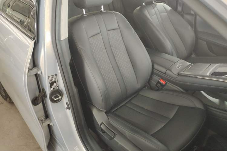 Used AION S MAX 2025 70 Star Edition 53.7 kWh Right Front Seat